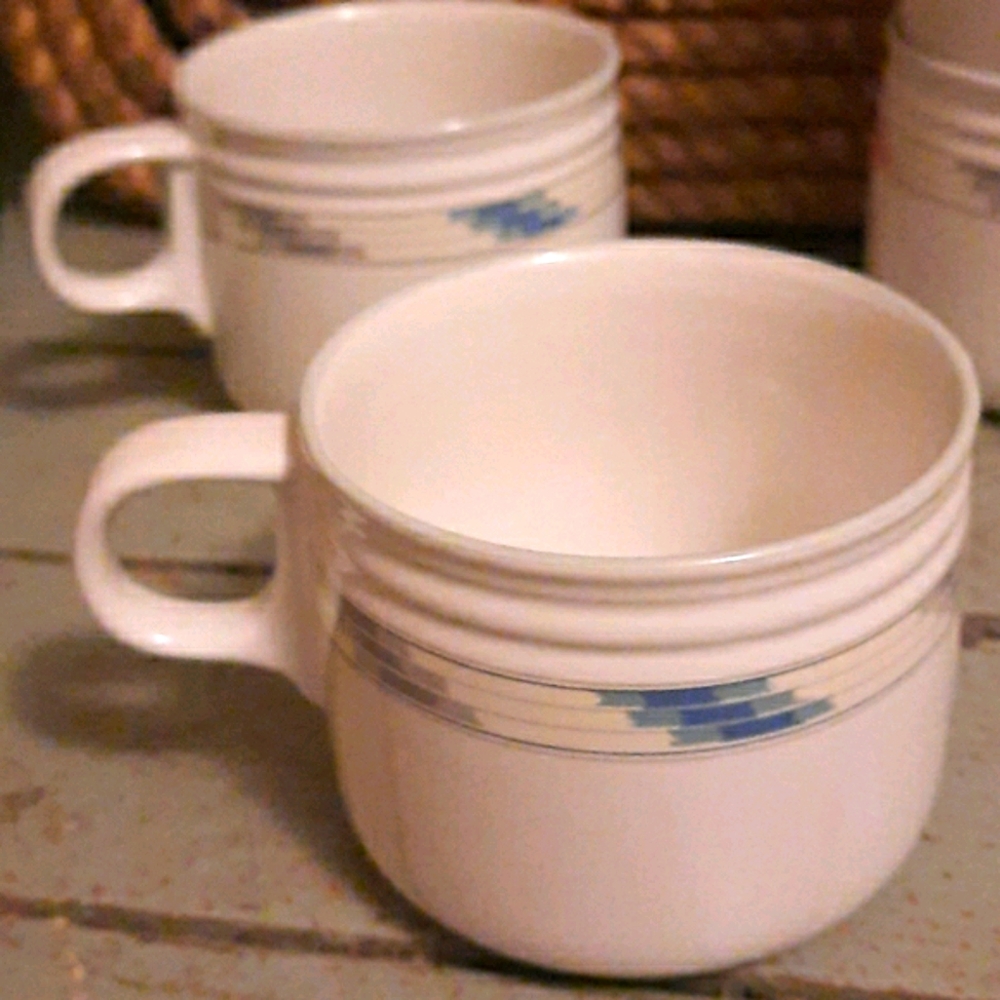 Studio Nova Villager Mesa mugs and creamer set